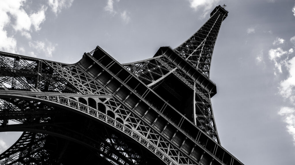 Grandes proyectos con cemento expansivo Torre Eiffel